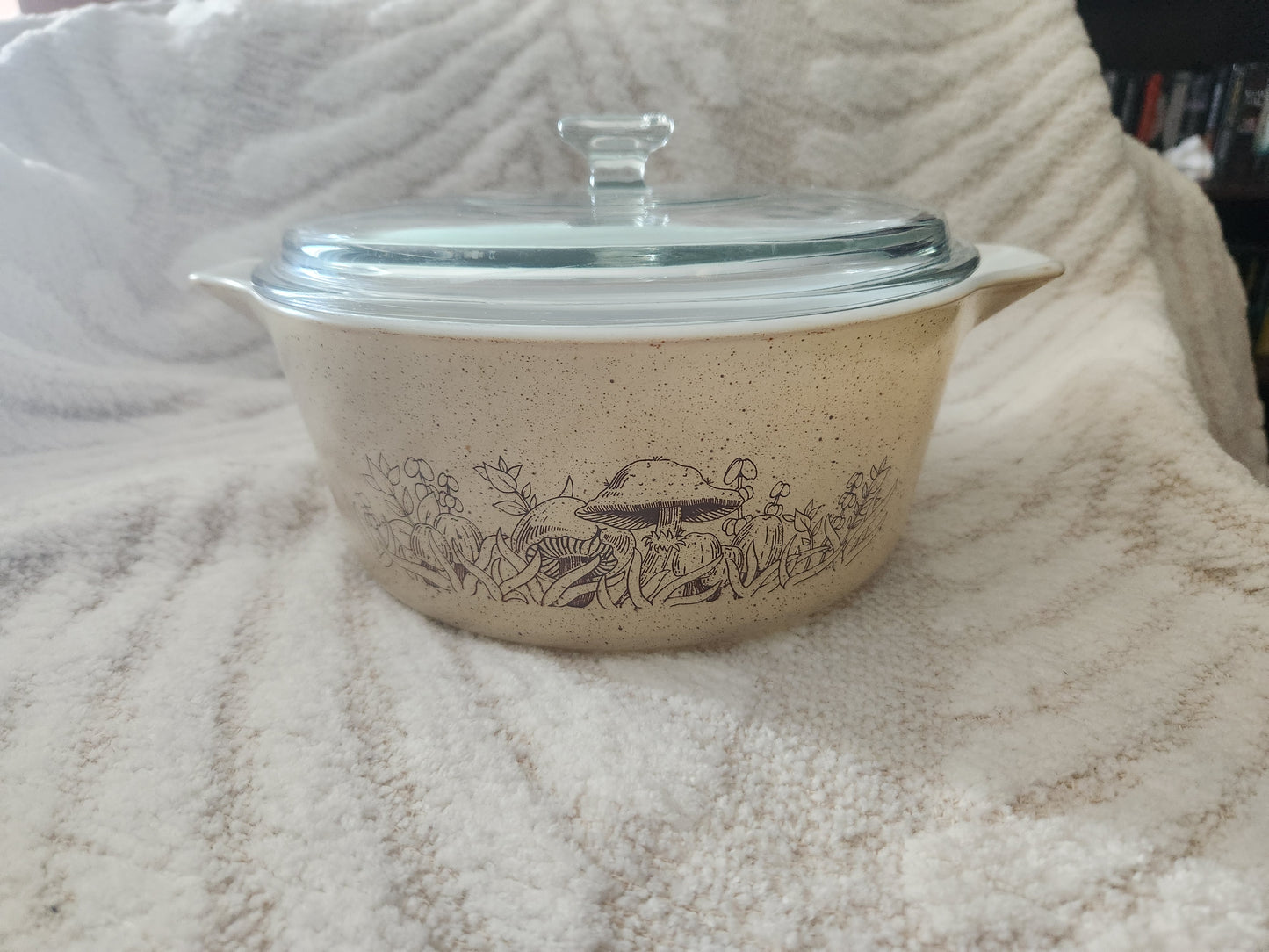 Pyrex Forest Fancies Mushroom Bowl with Glass Lid